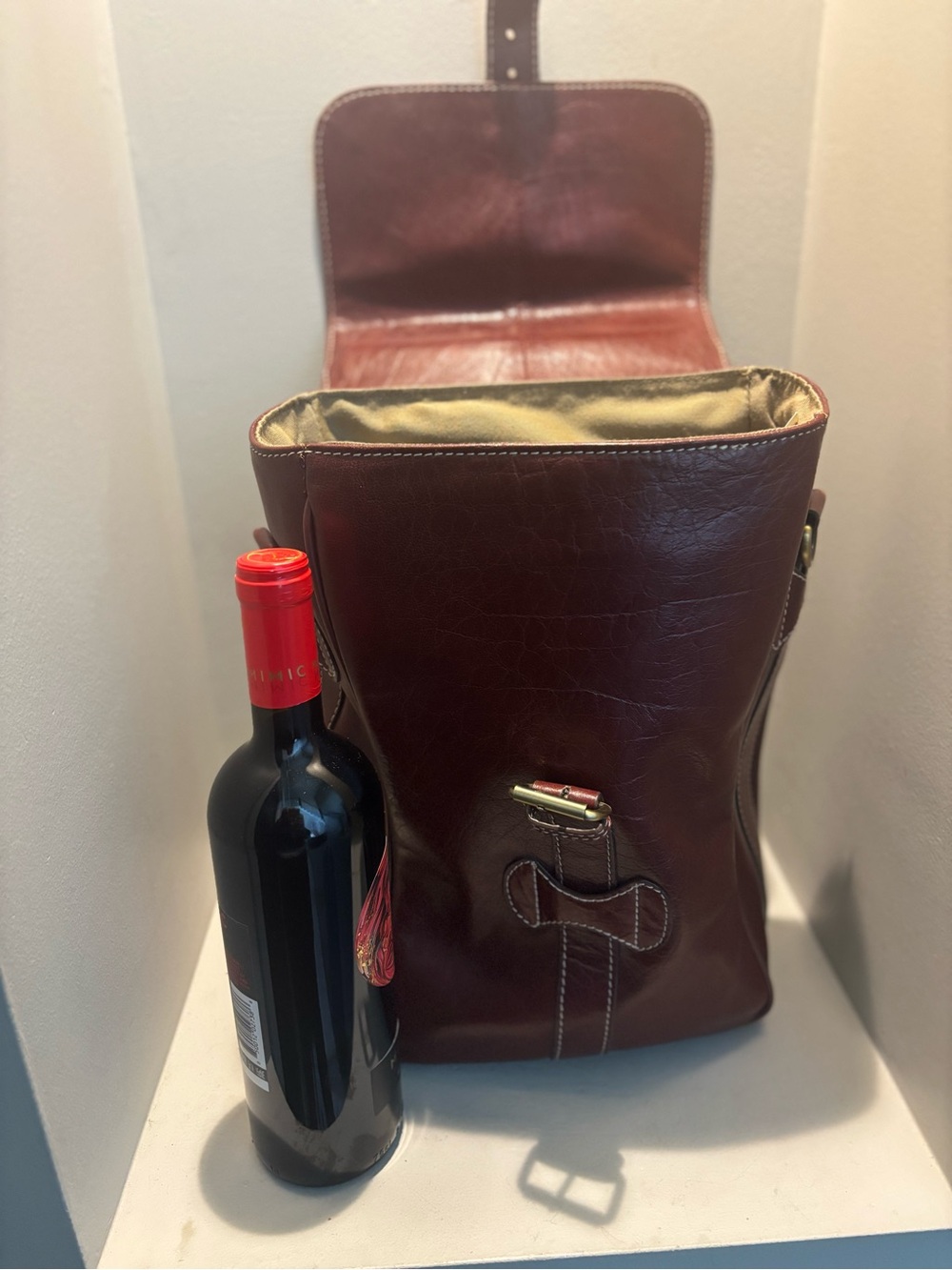 Leather wine satchel gift carrier-picnic/outdoors/travel drink bar red/brown